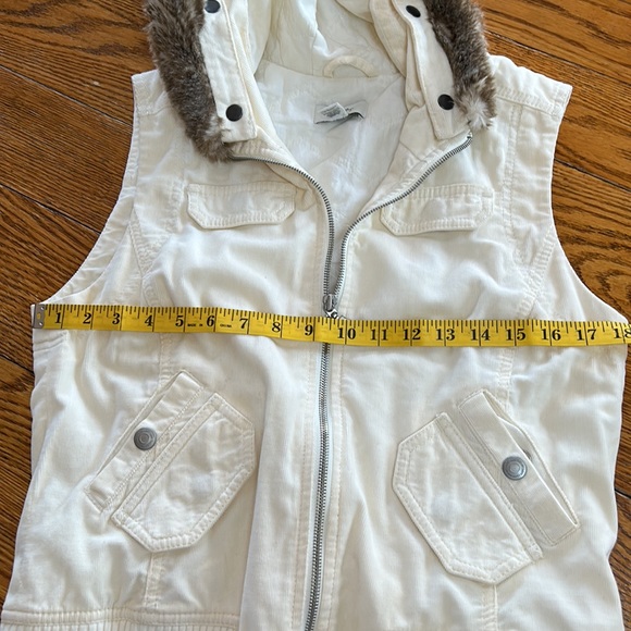 Ann Taylor LOFT hooded vest.  Size XS.  Removable hood. Zipper front. - Picture 6 of 12